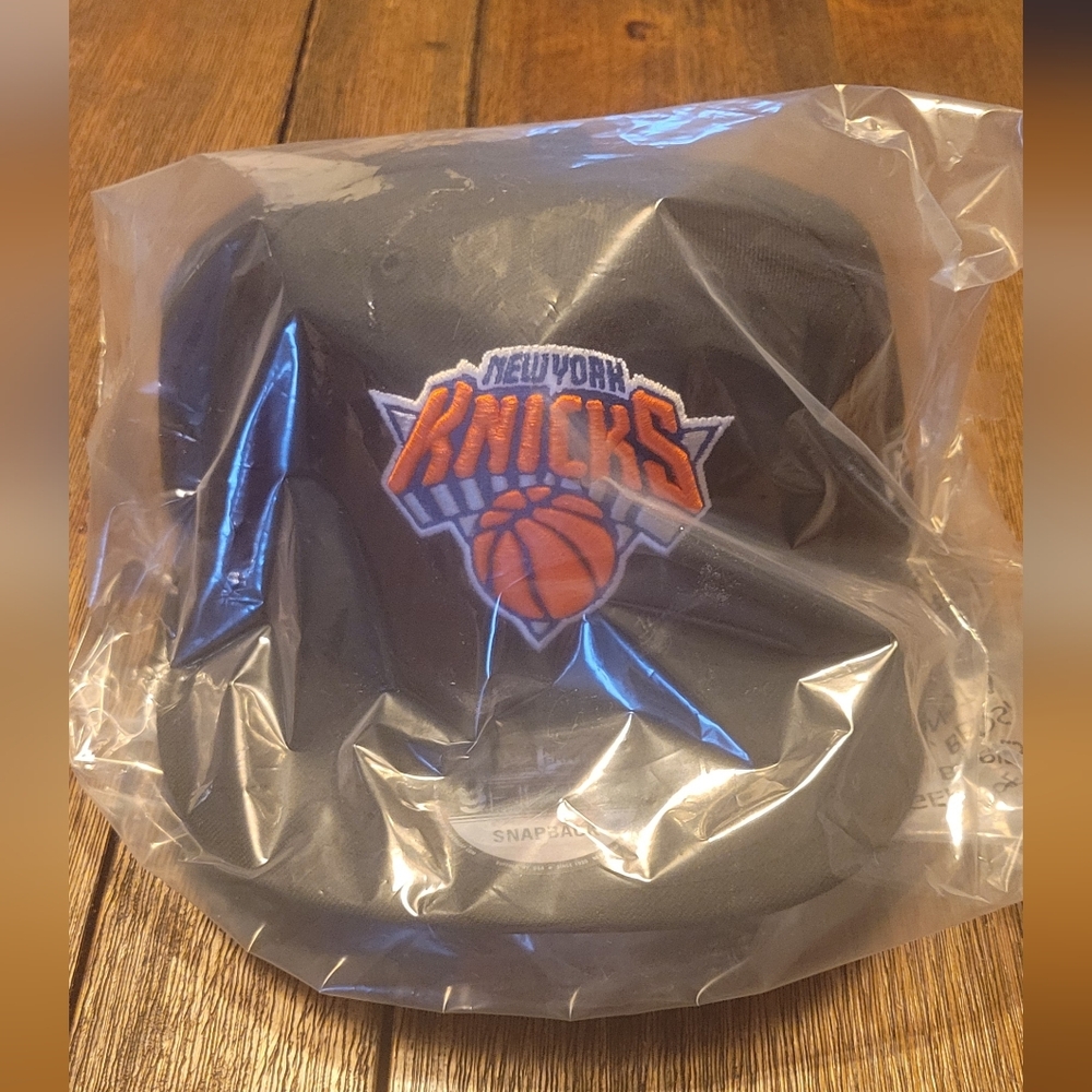 New York Knicks New Era Black 9FIFTY Snapback Hat - Picture 7 of 7